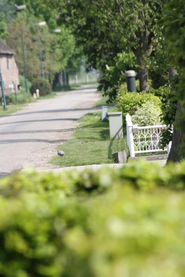 Logerenbijonsz Bed & Breakfast Berghem Dış mekan fotoğraf